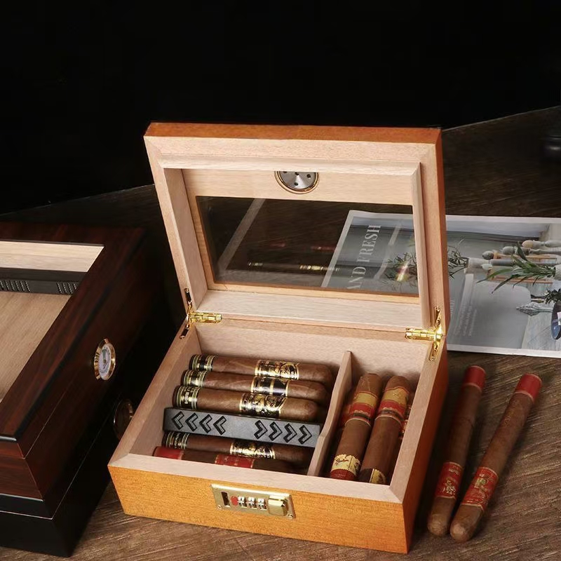 Custom Convenient Large Capacity Wooden Cigar Box