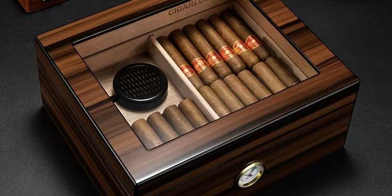 Custom High-Quality Wooden Cigar Box for Storage