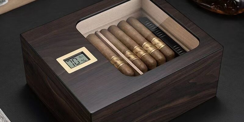 Custom Large Capacity Wooden Cigar Box with Clear Window