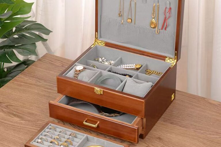 Elegant Vintage Wooden Jewelry Box with Large Storage Design (2) Vintage Large Capacity Wooden Jewelry Box Organizer