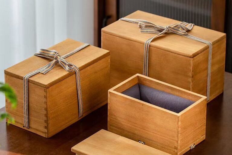 Luxury Vintage Wooden Gift Box for Premium Packaging (1) Exquisite Vintage Wooden Gift Box with Elegant Design