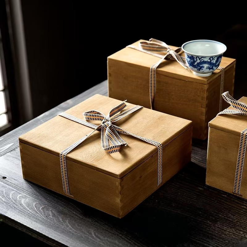 Exquisite Vintage Wooden Gift Box with Elegant Design