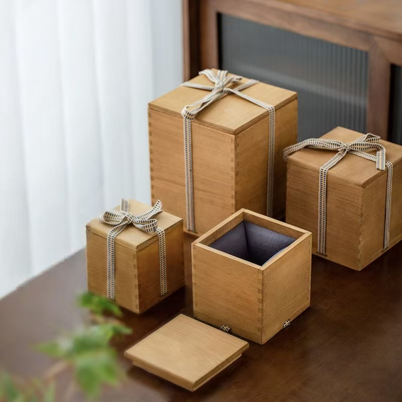 Exquisite Vintage Wooden Gift Box with Elegant Design