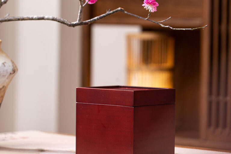 Retro MDF Wooden Gift Box for Jewelry, Tea Set & Porcelain (1) Vintage MDF Wooden Box for Porcelain and Jewelry Packaging