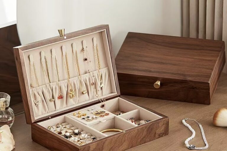 Retro Wooden Jewelry Storage Box with Vintage Luxury Design (2) Vintage Luxury Wooden Jewelry Box for Elegant Storage